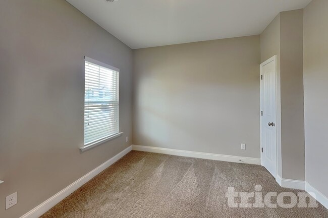 Photo - 115 Orchard Ln