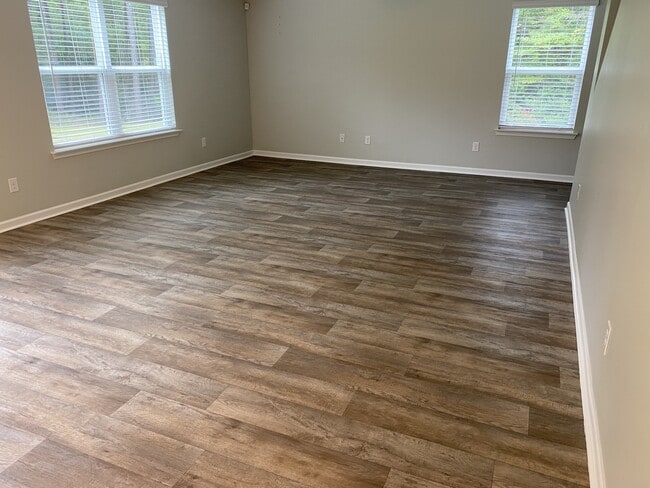 Photo - 423 High Ridge Ct