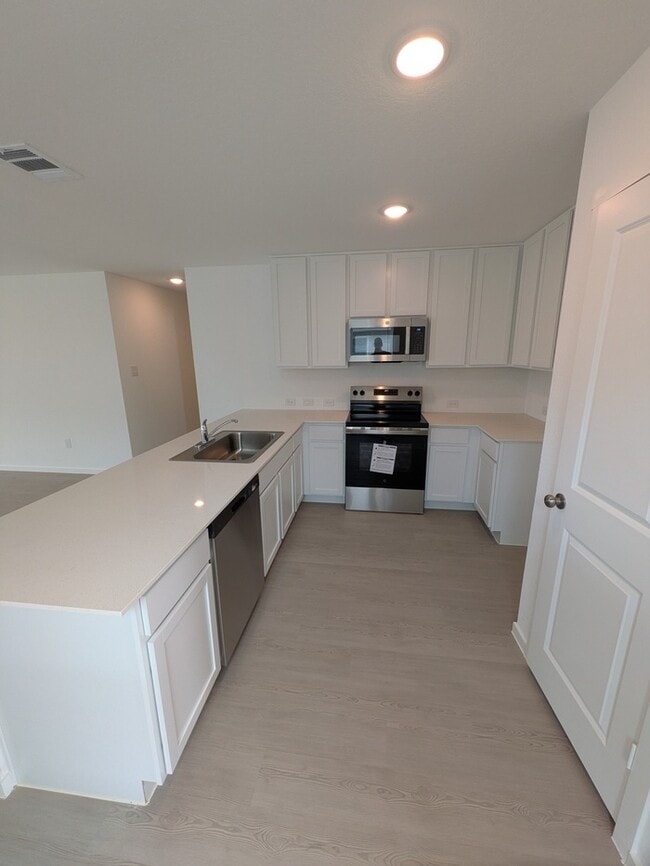 Building Photo - 19008 Encanto Aly
