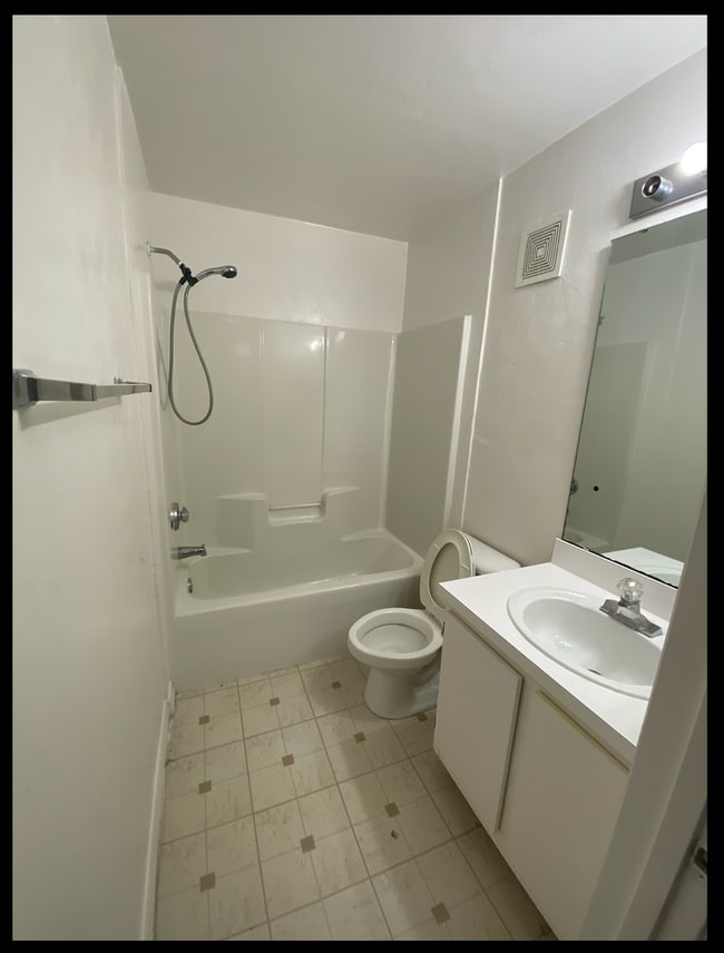 Photo - 4000 SW 23rd St Unit 2