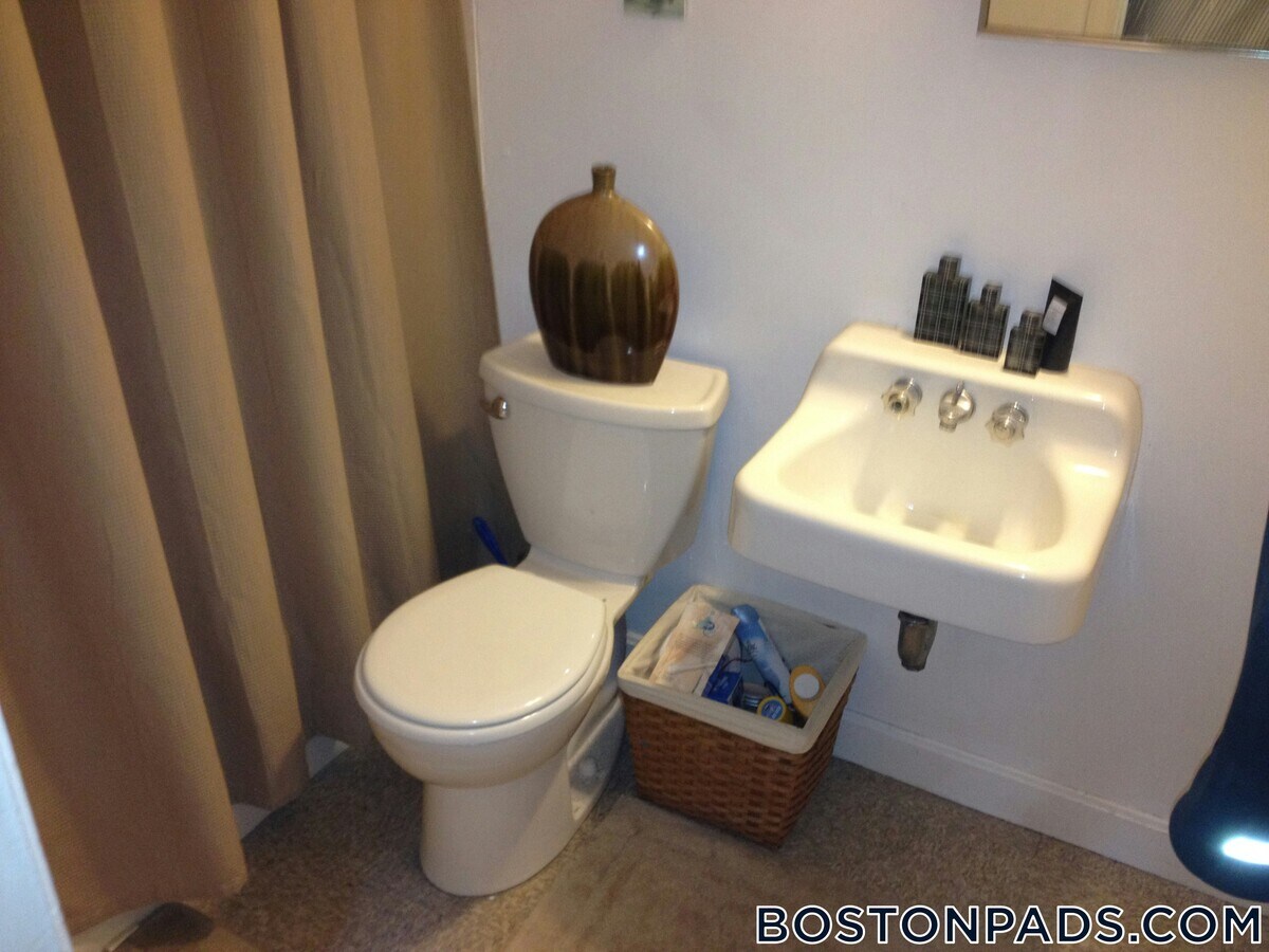 Photo - 272 Newbury St Unidad 14