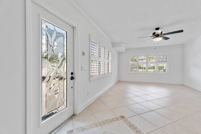 Photo - 2406 SW Danbury Ln