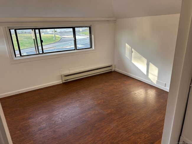 Building Photo - 379 Derby Ave Unit 3 Rental