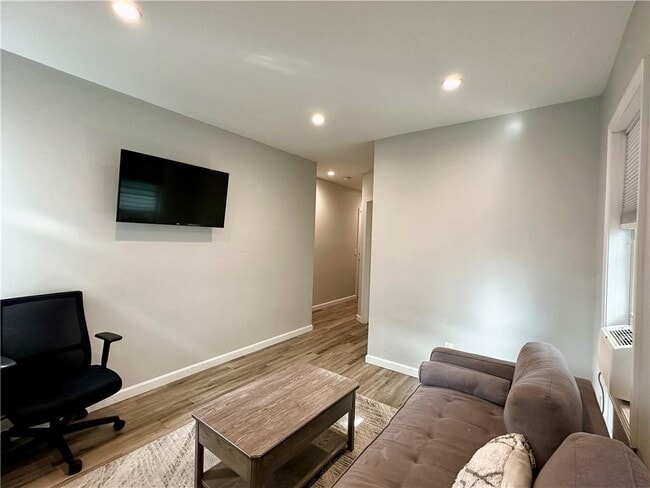 Building Photo - 29 Ann St Unit 3