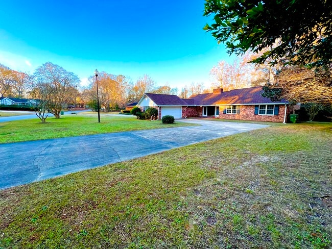 Photo - 2401 Clematis Trl