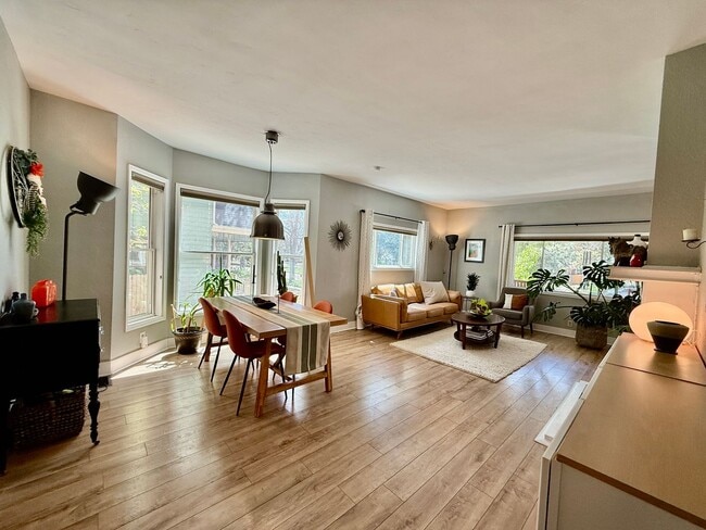 Photo - Distinguished 4 bed, 2 bath Bungalow in the Old North End