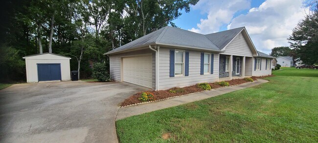 Photo - 106 Overlook Dr