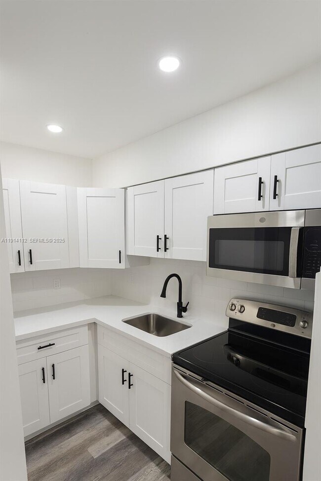 Photo - 417 NW 2nd Ave Unit 0