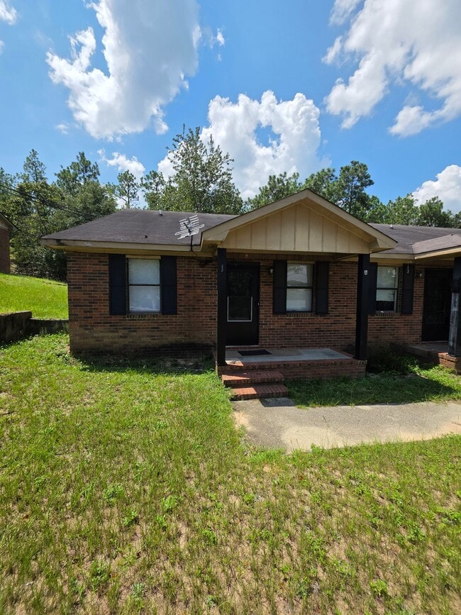 Building Photo - 3 Bedroom End Unit 2830 Lumpkin Rd # C Rental