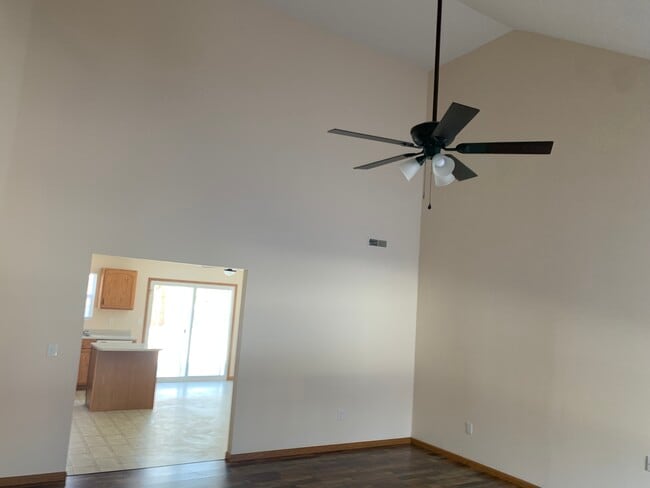 Photo - 520 Wood Thrush St