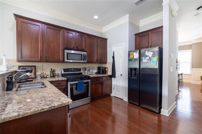 Photo - 2028 Cobblestone Cir NE