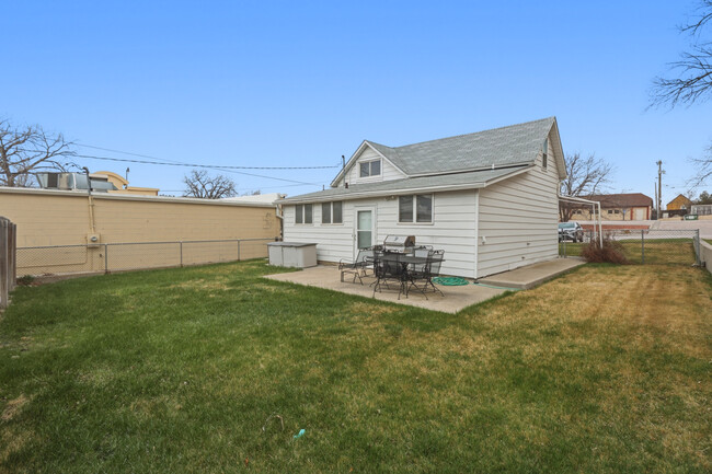 Photo - 727 Fairview St