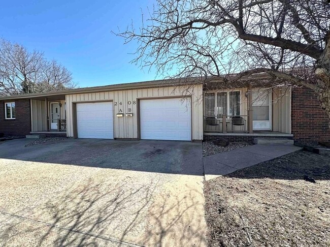 Photo - 2408 Main St