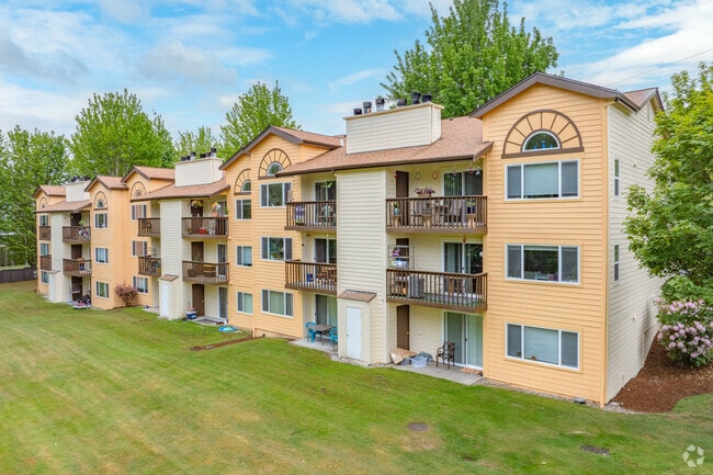 Primary Photo - Lawn Courte Apartments