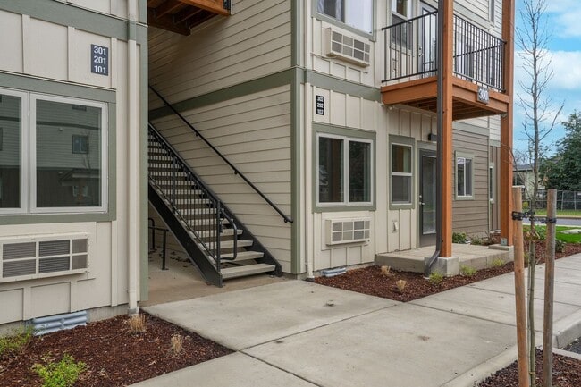 Building Photo - Brand new Riddell Complex Unit 3bd/2ba_1,149sq