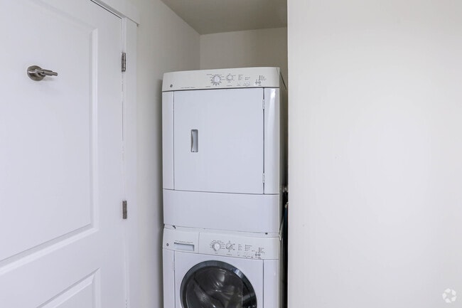 Park 87 - 3BR, 2BA - 1175SF - Washer/Dryer