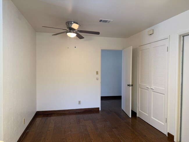 Photo - 718 Linwood St