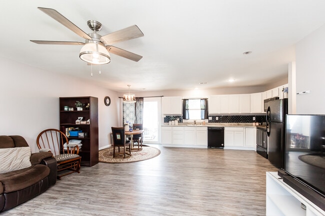 Photo - 1314 W 9th St