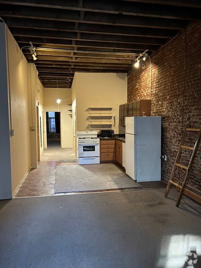 Building Photo - 28 S Strawberry St Unit #2 Rental