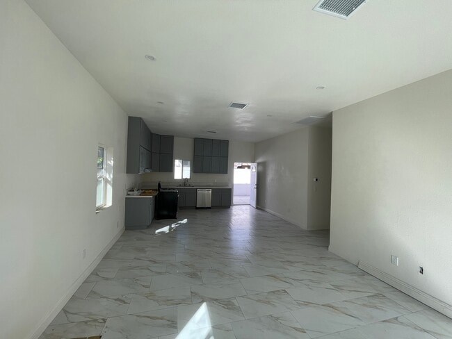 Photo - 11954 Redbank St