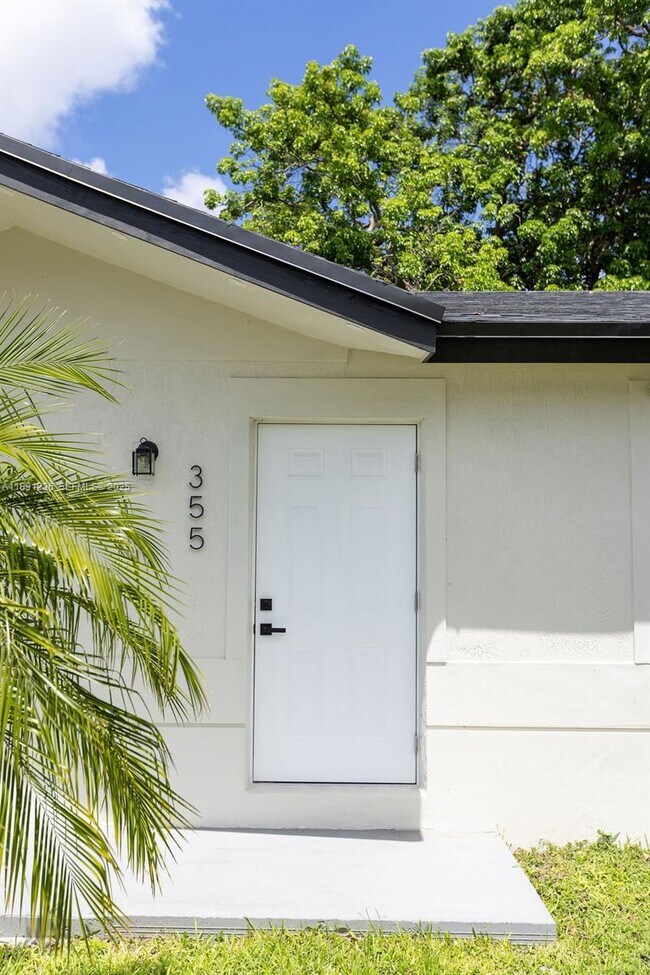 Photo - 355 SW 17th Ave
