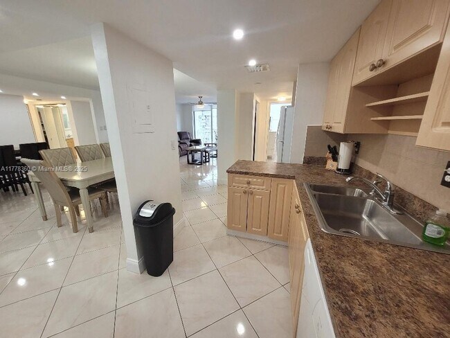 Photo - 18081 Biscayne Blvd Unit 1102