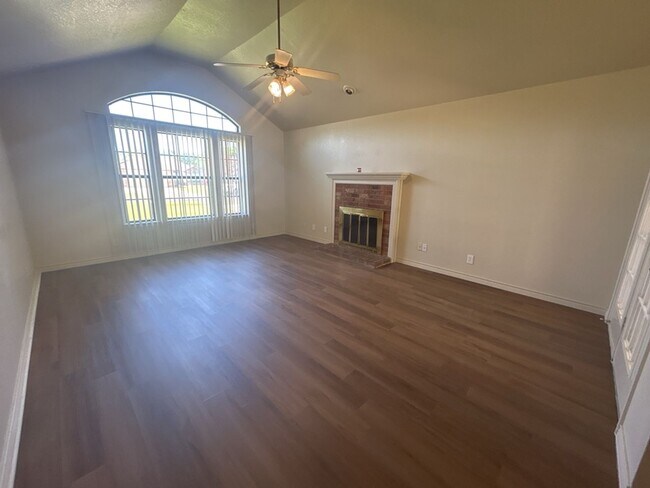 Photo - 1001 Clairidge Ave