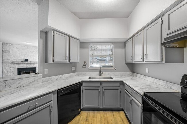 Photo - 2450 Wickersham Ln Unidad 1301