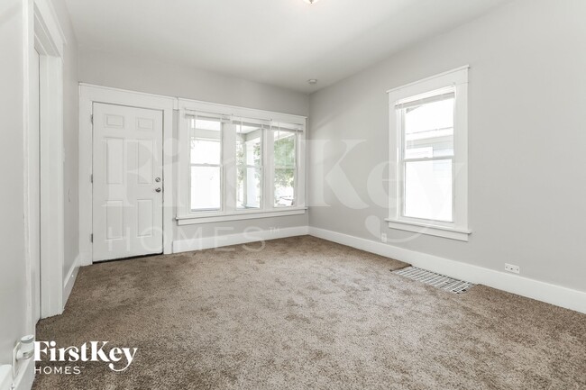 Photo - 814 Bowditch St