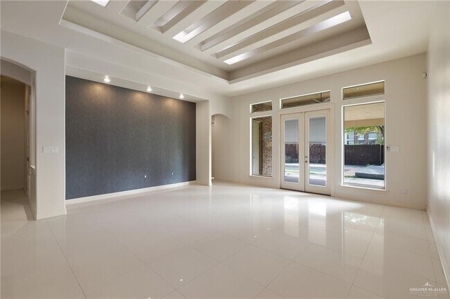 Photo - 17 Grand Canal Dr