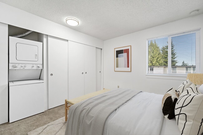 Bedroom and Washer/Dryer