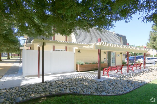 Porch - 450 - Harbor Breeze