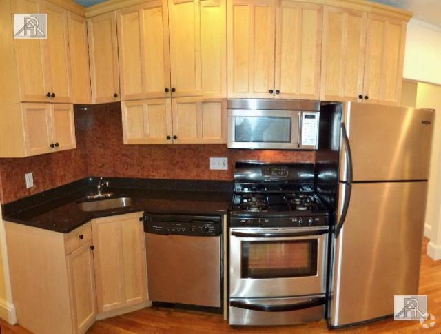 Building Photo - 4 bedroom in Brookline MA 02446 Unit 302 Rental