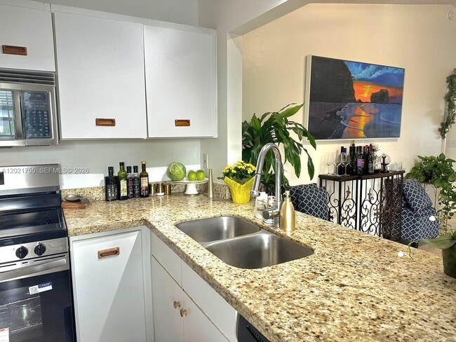 Photo - 421 NE 210th Cir Terrace Unidad 203-26