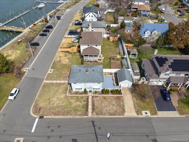 Photo - 9 Cabot Rd W