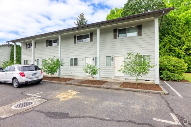 Building Photo - WELL-MAINTAiNED 2 BEDROOM & 1.5 BATH CONDO