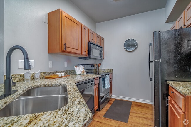2BR, 1BA - 896SF - Kitchen