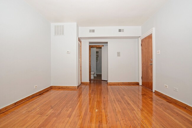 Photo - 64th/Kedzie (6401-05)
