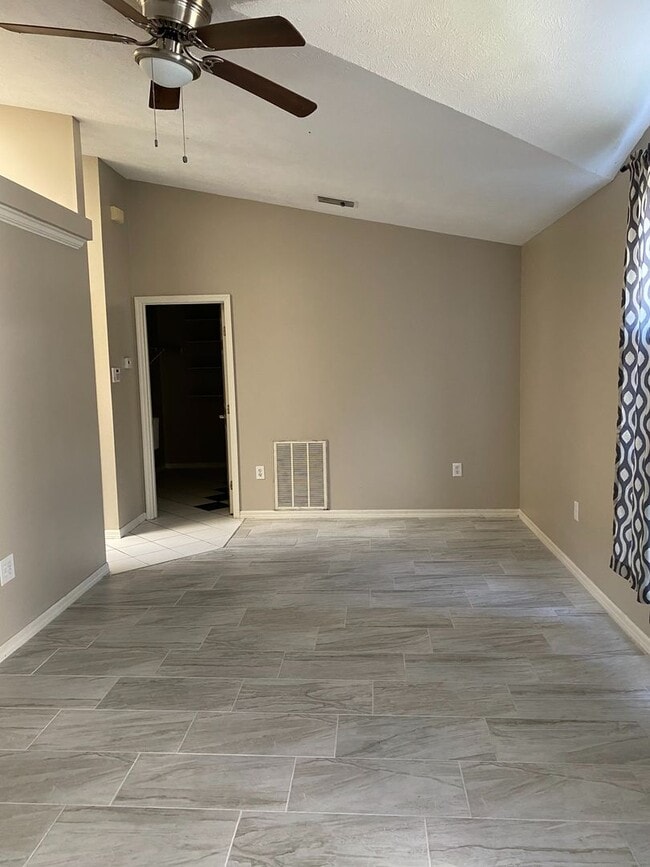 Photo - Spacious 3 Bedrooms, 2 Baths