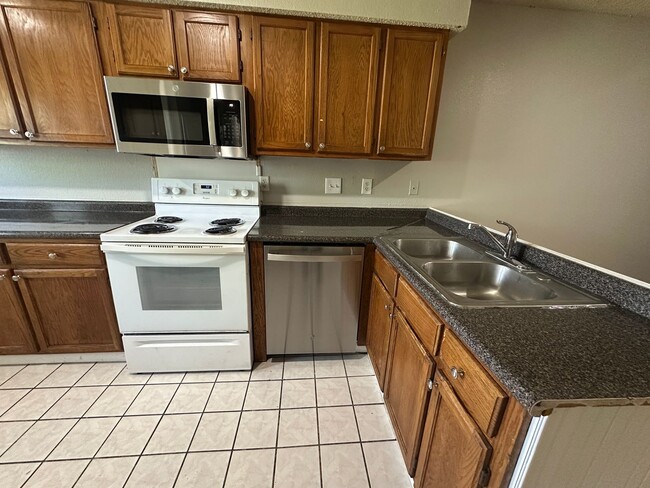 Photo - 1021-1023 Vera Court Unit 1021