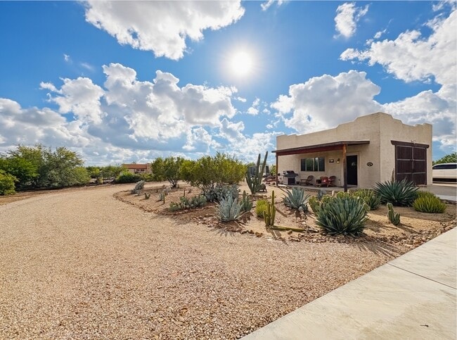 Photo - 1033 E Irvine Rd