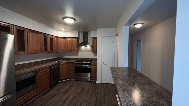 Kitchen walkway - 850 S Lorraine Rd Unit 3L