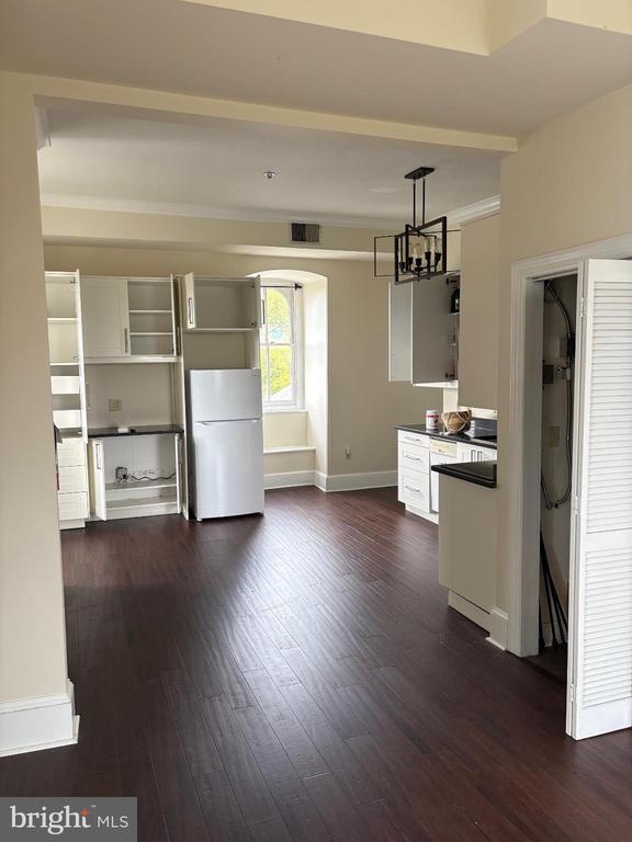 Photo - 10 N Main St