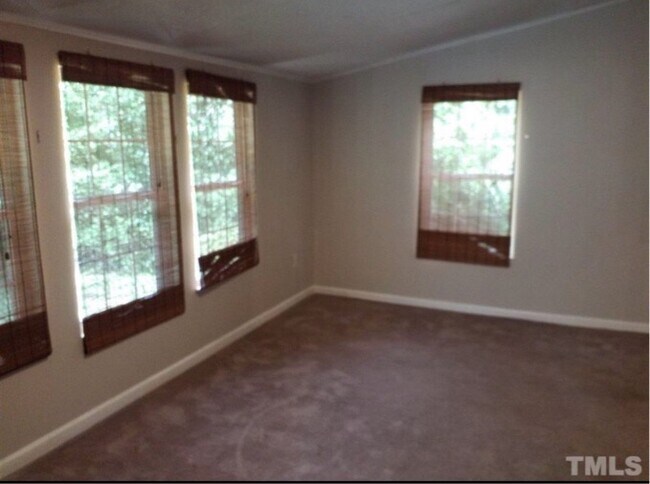 Photo - 604 Maple Ln