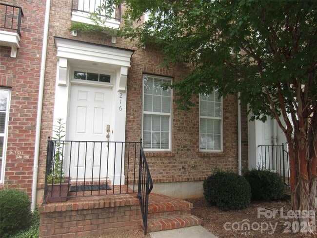 Building Photo - 216 Welton Way