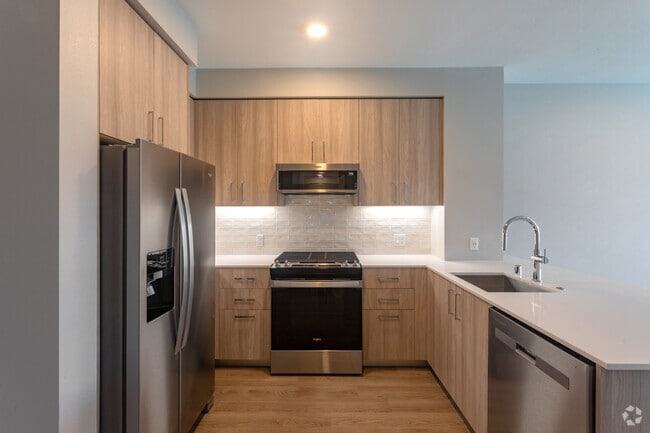 Daniela 1BR, 1BA -763SF