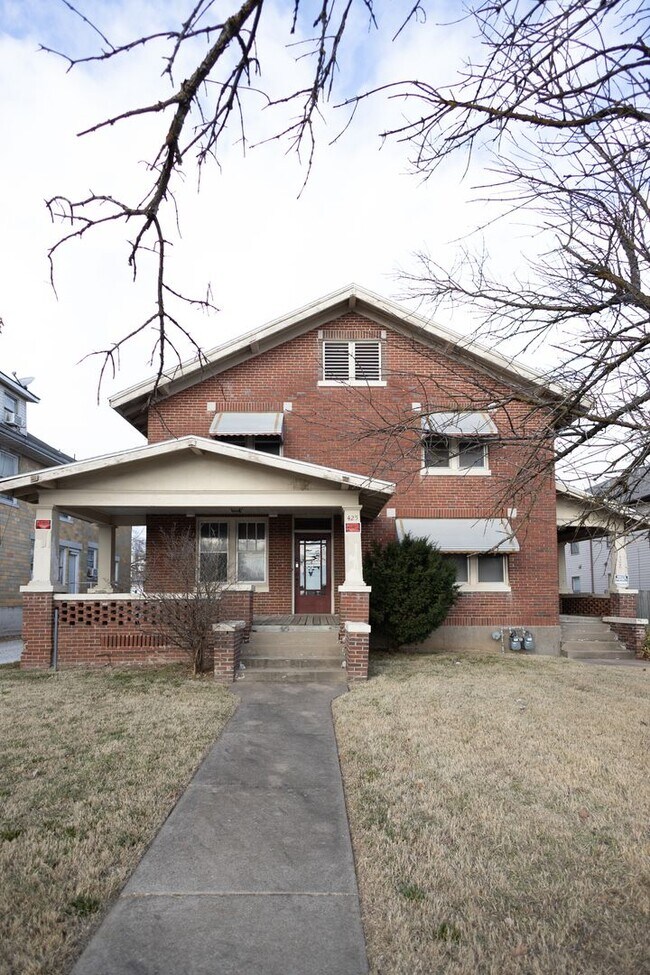 Building Photo - 427 E Cherry St Unit Cherry 427