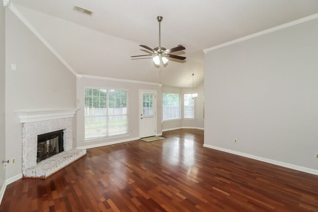 Photo - 1058 Green Fern Cove