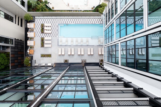 Emmi Midtown