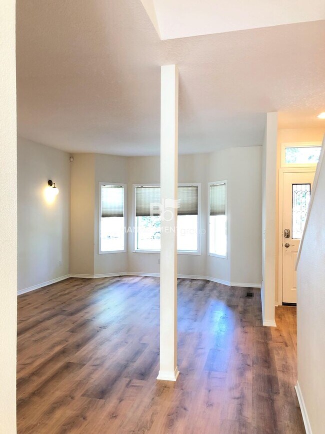 Photo - Gorgeous John's Landing Townhome- Luxurious Interior Renovation!